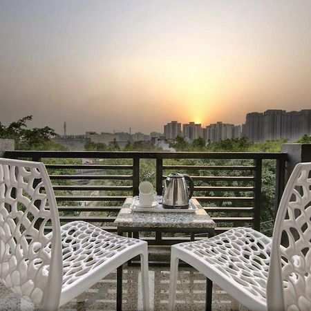 Hotel Premier Noida 135 外观 照片