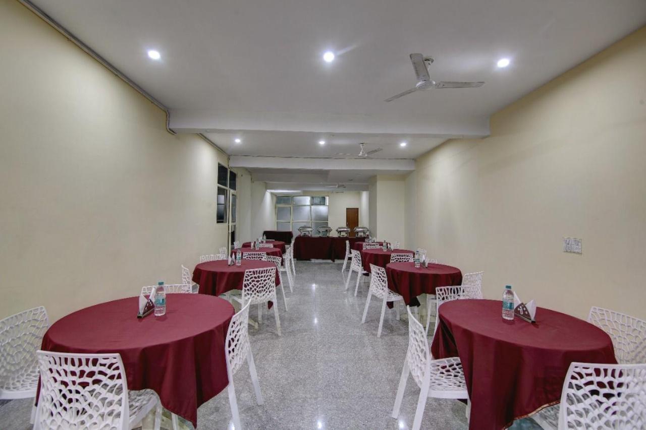 Hotel Premier Noida 135 外观 照片