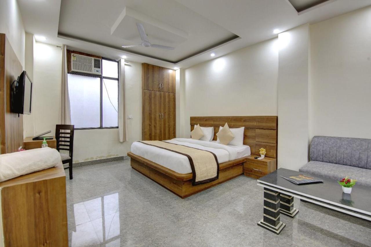 Hotel Premier Noida 135 外观 照片