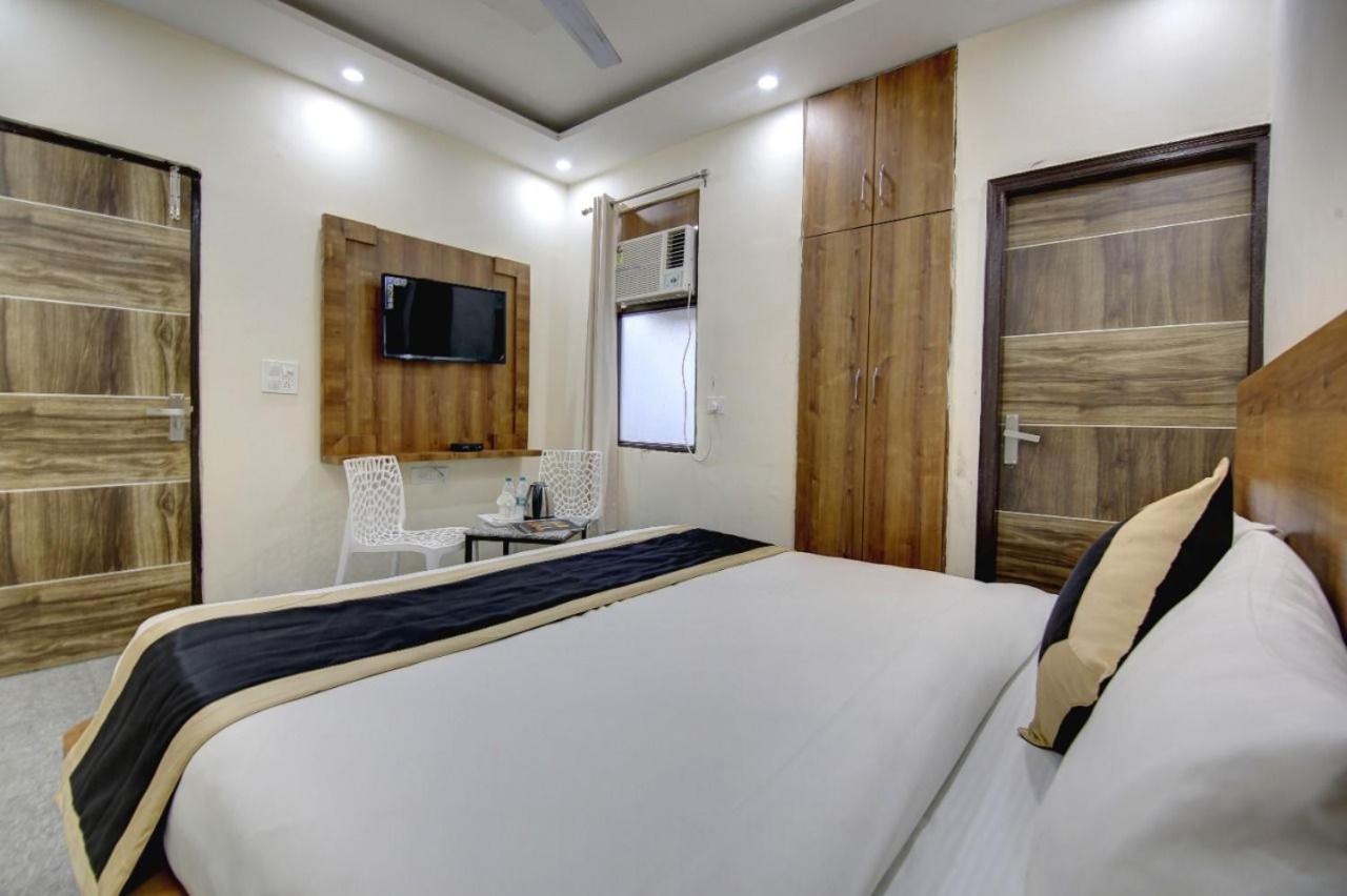 Hotel Premier Noida 135 外观 照片