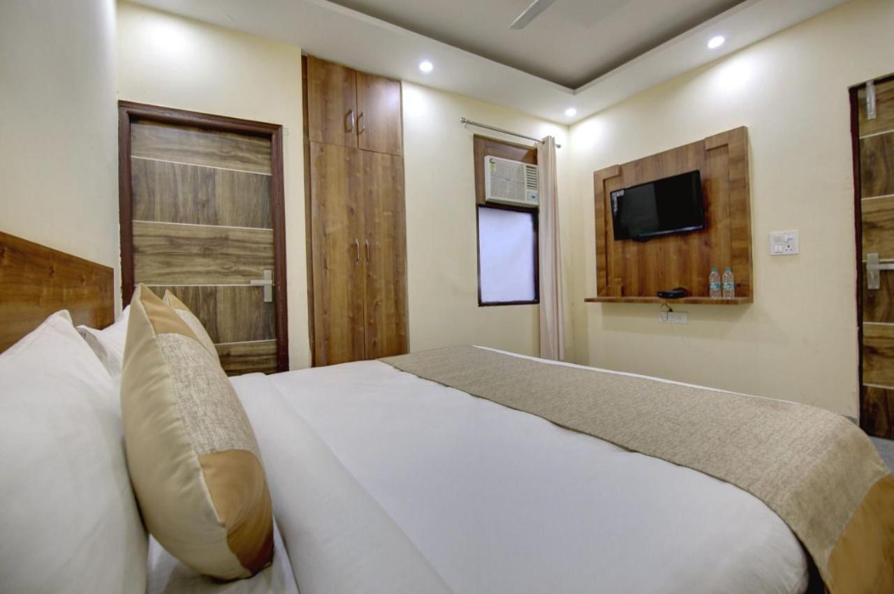 Hotel Premier Noida 135 外观 照片