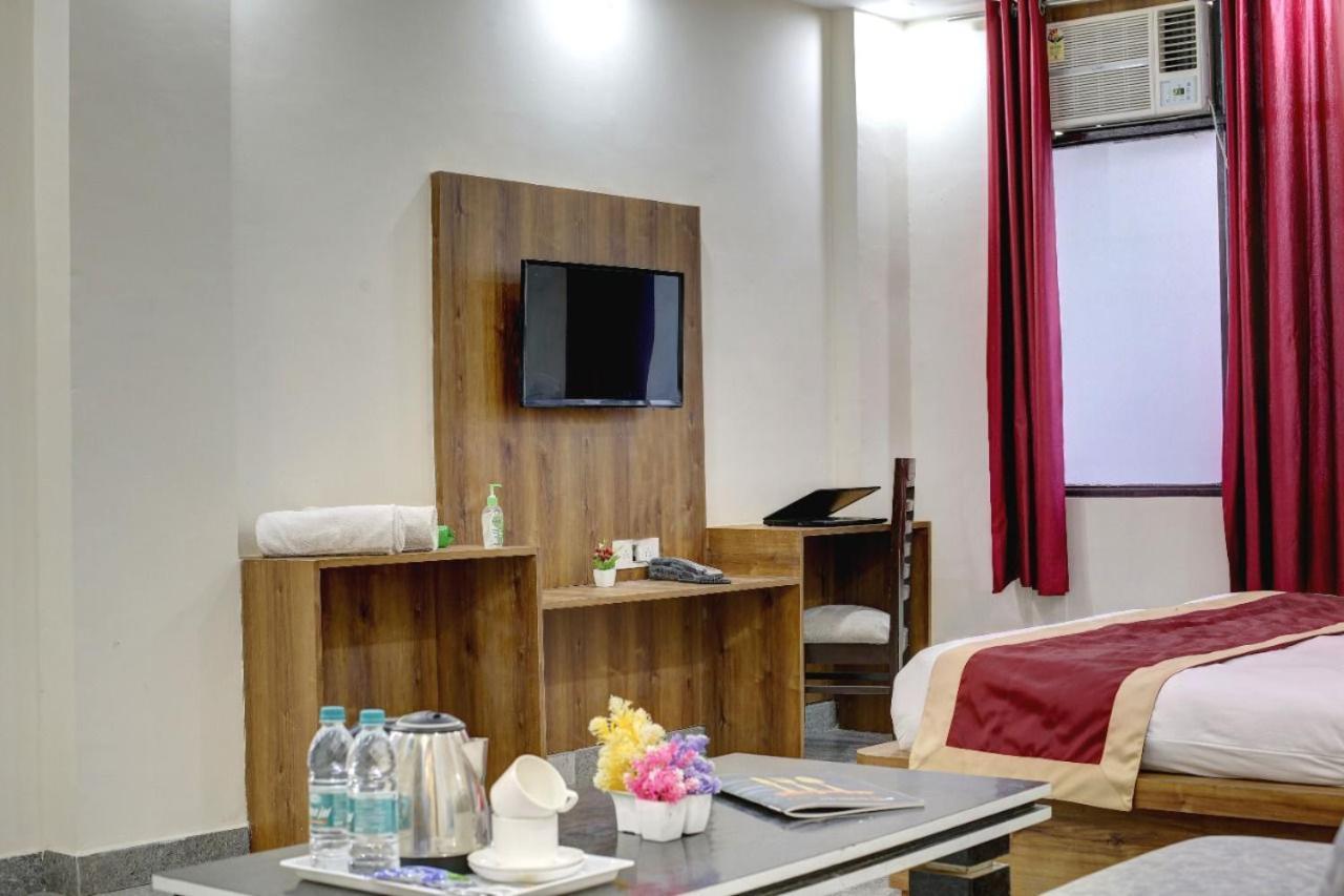 Hotel Premier Noida 135 外观 照片