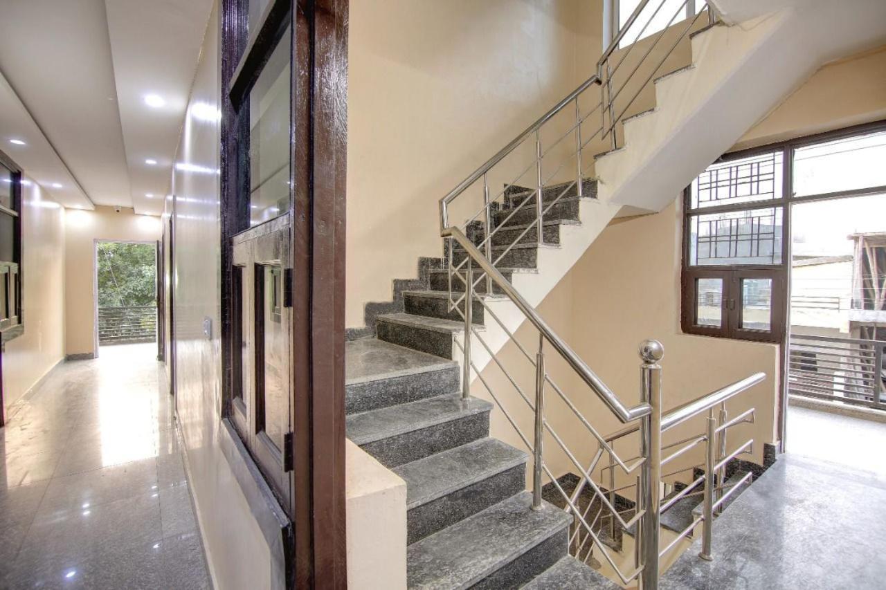 Hotel Premier Noida 135 外观 照片